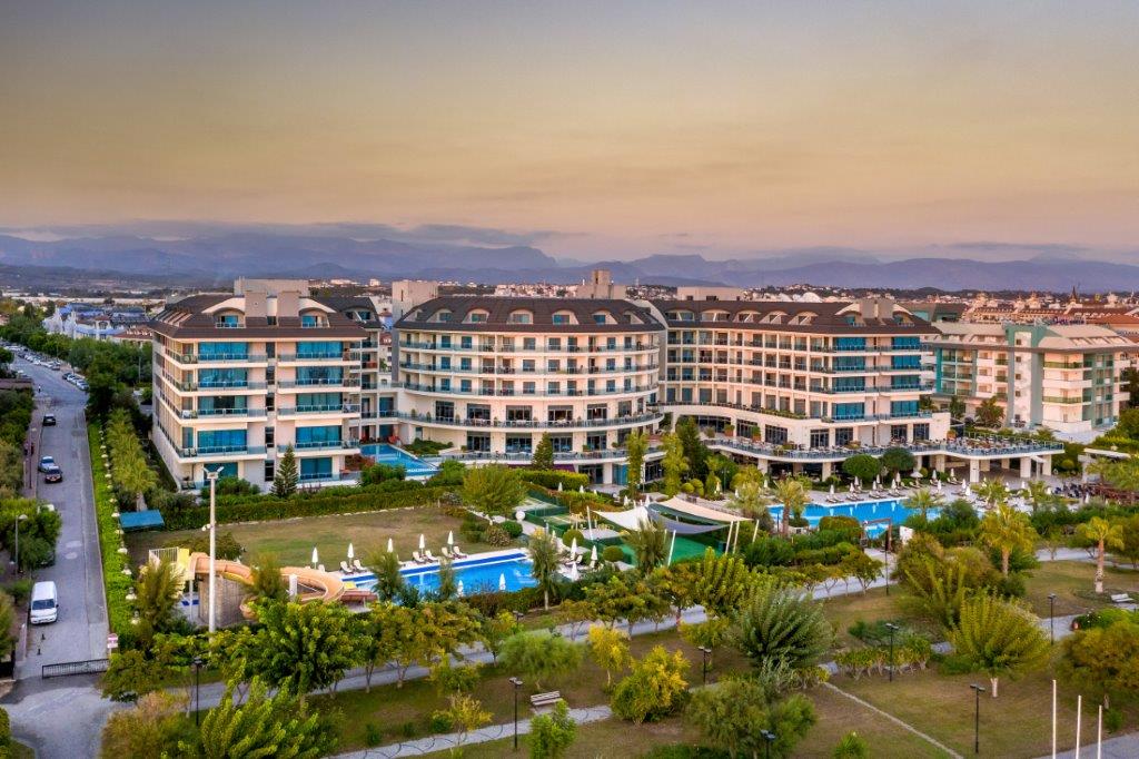 Commodore Elite Suite Hotel***** – UAI 18+