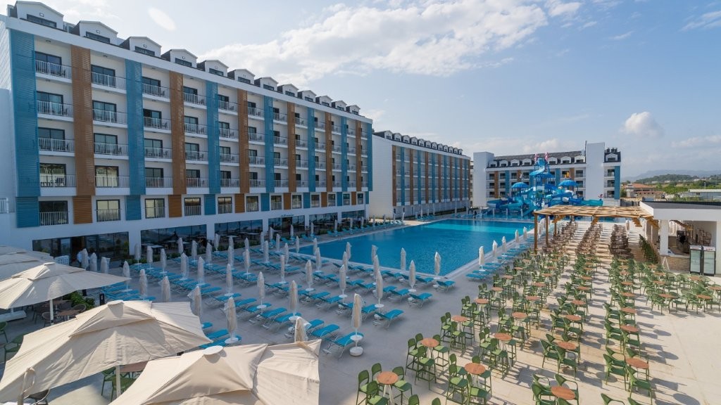 Arcanus Hotels Trendline Side***** - UAI