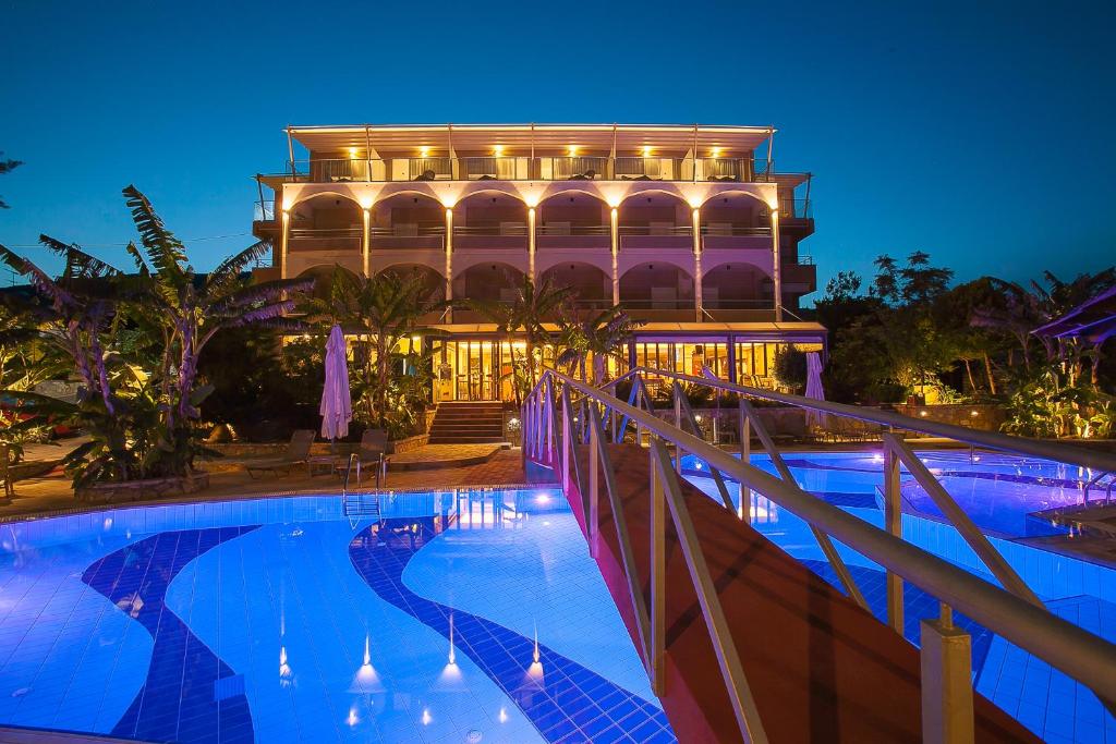 Hotel Paradise Lost***RE